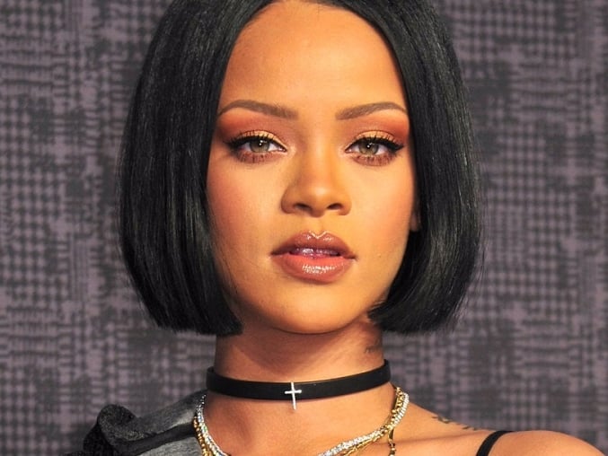 粉絲第一次失戀心痛難耐,Rihanna 竟親自回覆 DM 給予療傷期建議!