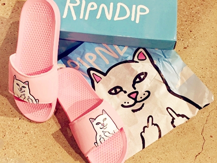 「中指貓」就是跩在跟任何東西搭上邊都超可以！2017春夏 RIPNDIP 必收的就是這幾樣小玩意啦