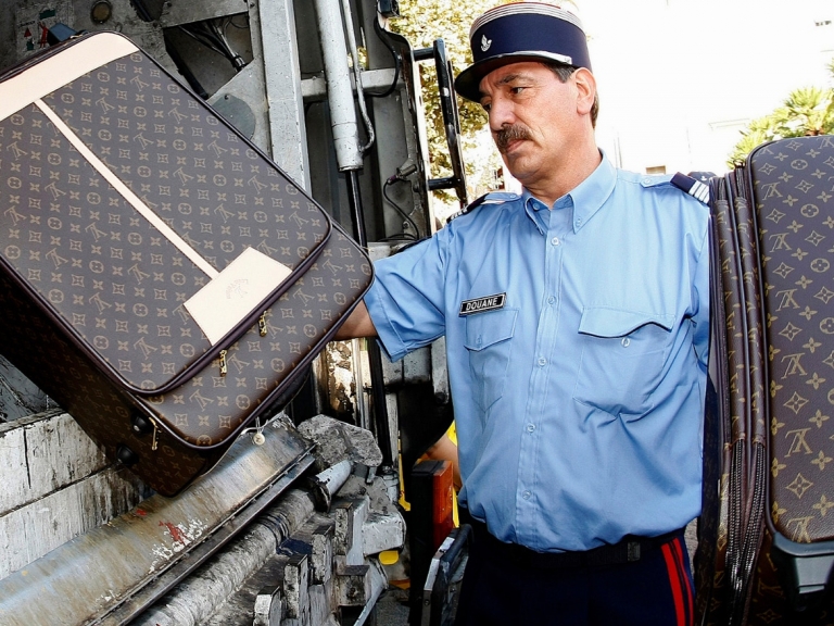打假成功! Louis Vuitton 將銷毀 Amazon 上價值 $6,000 萬美元假貨