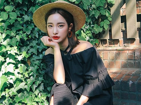 一穿即可出門,展露小性感零難度!懶女生今夏一定要有露肩連身裙!