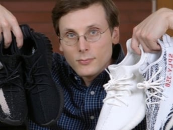 Brad Hall 對比歷代 YEEZY BOOST 350 V2 配色穿著舒適度