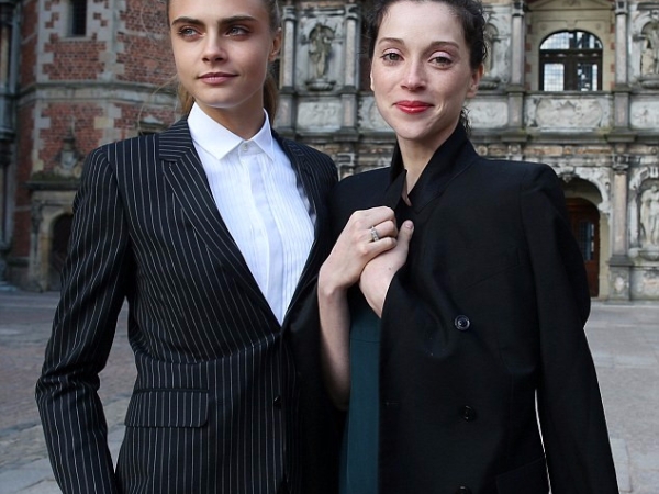 當雙性戀最辛苦!Cara Delevingne:一旦我跟男生結婚,全世界都會認為我是騙子!