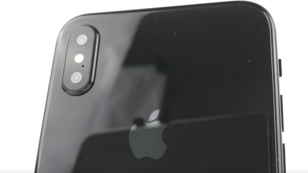 iPhone 8 真身終於曝光！近距離看看它以玻璃打造的機身和全新的垂直鏡頭設計吧！