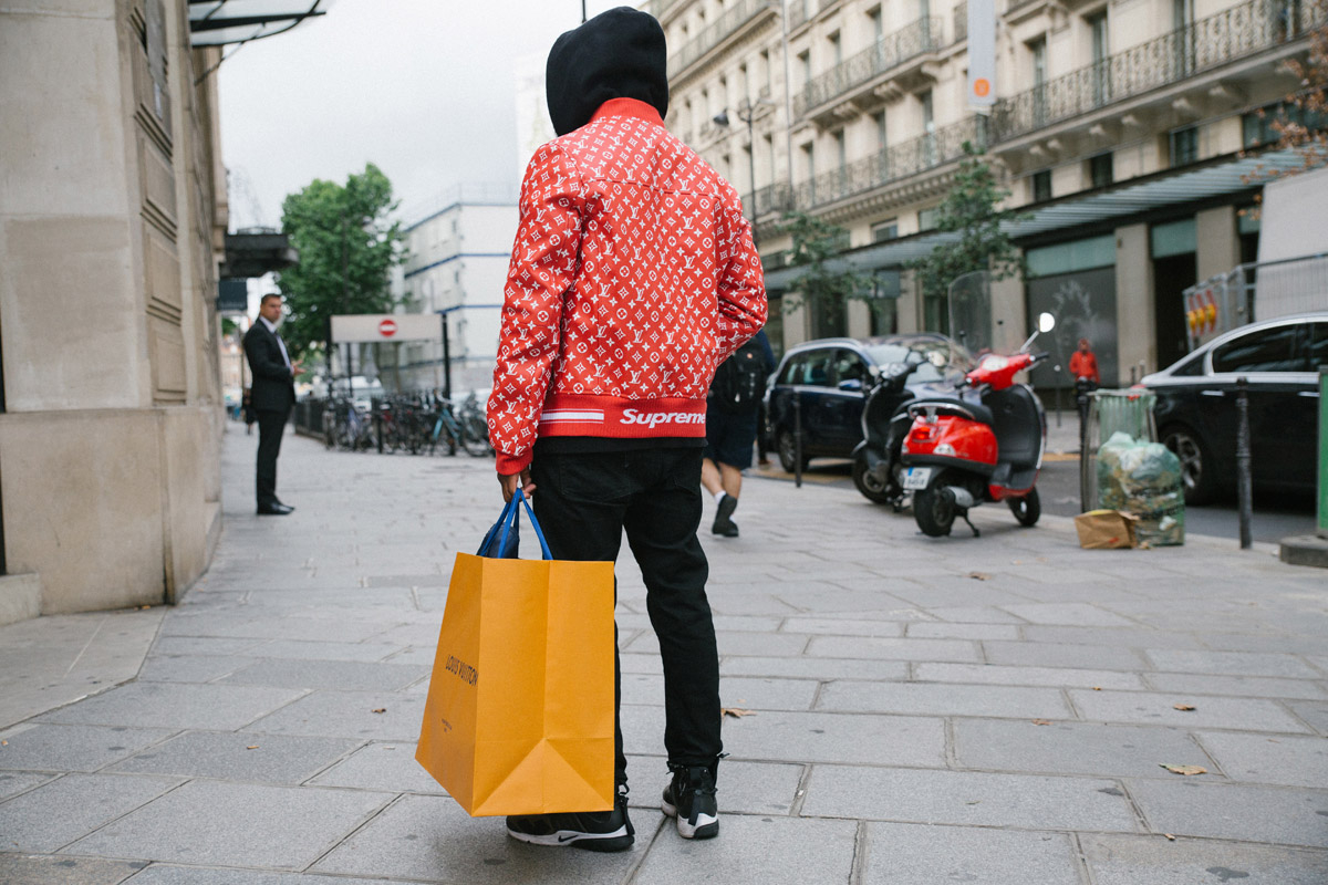 Louis Vuitton x Supreme 巴黎發售現場,潮流人士爭奇鬥艷