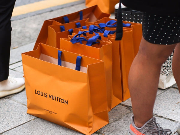 Louis Vuitton x Supreme 首爾發售現場，比耐力還要比行頭