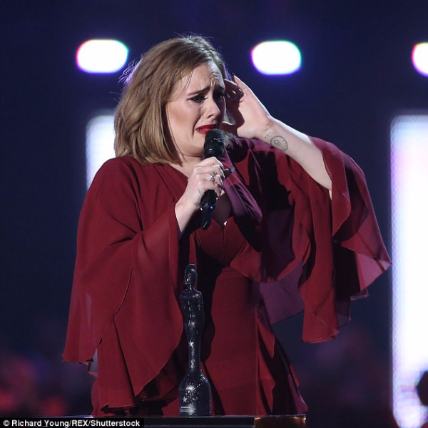 歌迷對愛黛兒最後一刻才取消演唱會暴怒　轟她「毫無職業道德」！