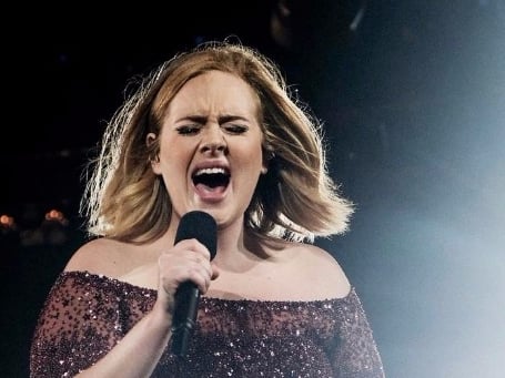 不圓滿的句號-Adele 聲帶受損,公開信宣告取消最後 2 場巡迴演唱會⋯⋯
