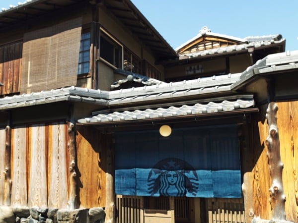 京都新景點！世界首家「榻榻米」星巴克開店　典雅日式裝潢必打卡！