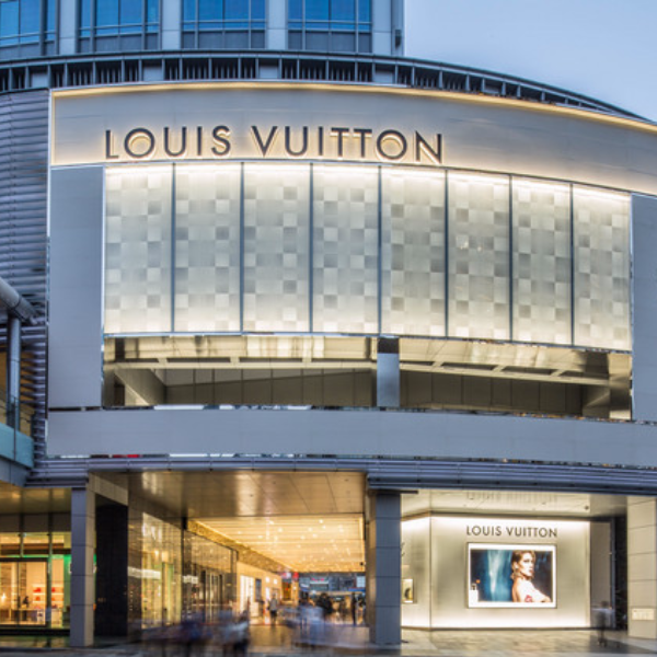 Supreme x LV 疑似將在台灣開賣！官方未宣布消息，炒家代排隊伍已超過 50 人...