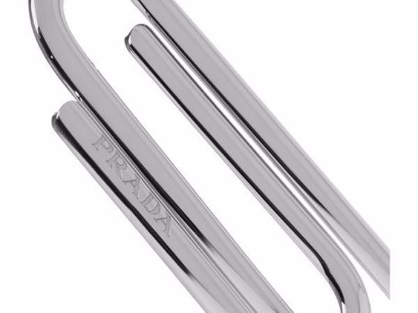 奢華用品-Prada 推出 2 萬日元的「萬字夾」