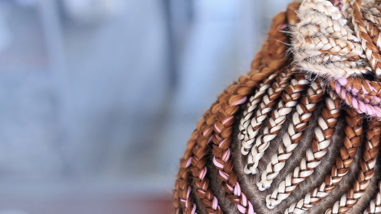 想要引人矚目？女孩們必學的 6 種夏日髮型！