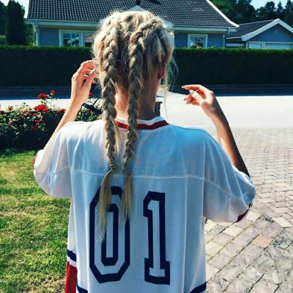 想要引人矚目？女孩們必學的 6 種夏日髮型！