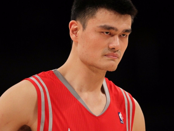 Houston Rockets 正式簽下中國球員周琦