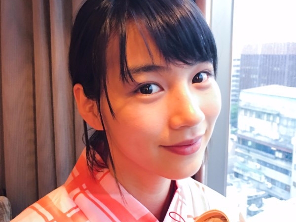 天生麗質！「小海女」能年玲奈皮膚透白到發亮　穿浴衣開心與台北街景合照！
