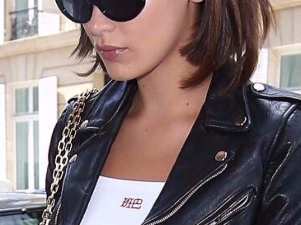 漢字有夠夯！超模Bella Hadid把中文「班巴」 穿上身！ 原來意思是...