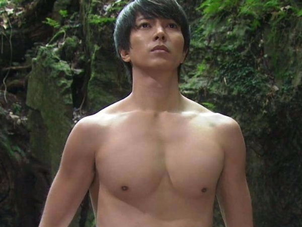 【票選】看不出的「大肌肌」！擁有意想不到好身材的日本男演員Top10，又是賞肉時間..