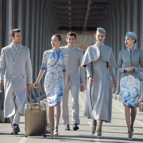 中國海南航空公司打造最新高級訂製制服，古典之美令人驚豔 ！