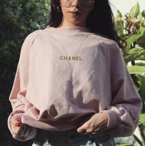 這個「惡搞」Dior、Chanel、Gucci 等各大品牌的 T 恤系列，在 Instagram 上最近紅爆了！