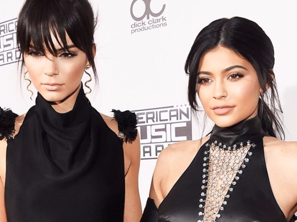 不問自取？Kendall、Kylie Jenner 推出古著 T 恤涉侵權，著名攝影師怒告到底！