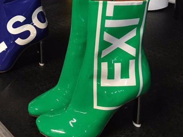 「逃生」 靴！Vetements 翻玩惡搞不斷！網友：穿了是會逃得比較快嗎？