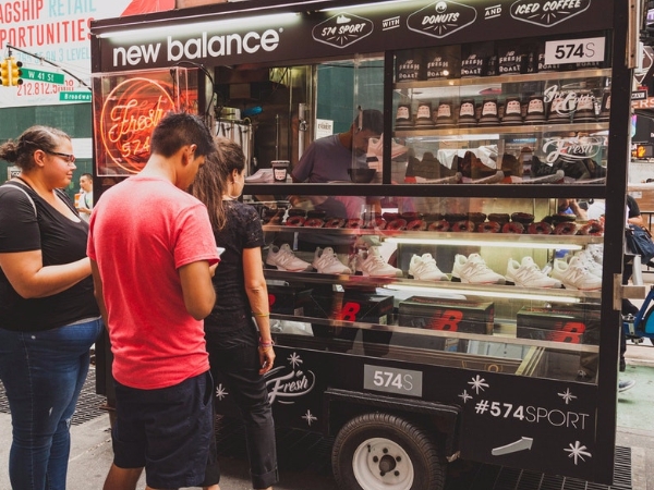New Balance紐約打造快閃咖啡快餐車，賣的居然是 574 系列球鞋！