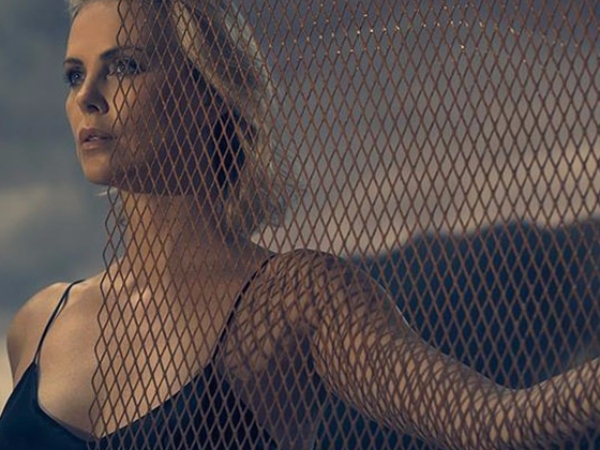 為新電影拍攝激增 35 磅，抑鬱 Charlize Theron 對醫生崩潰喊道：我快死了！