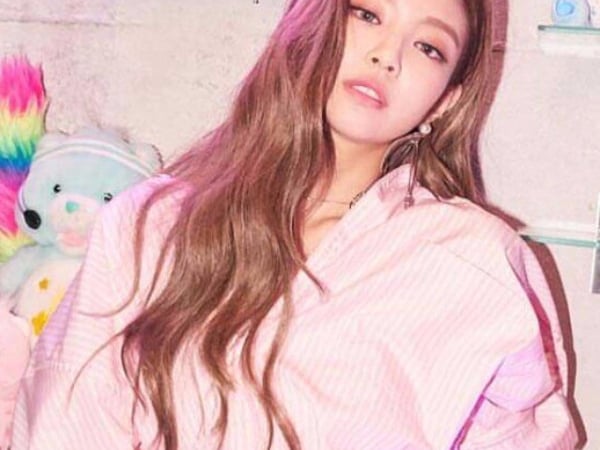 一身潮牌!BLACKPINK 成員Jennie 展現今年最潮穿搭 !
