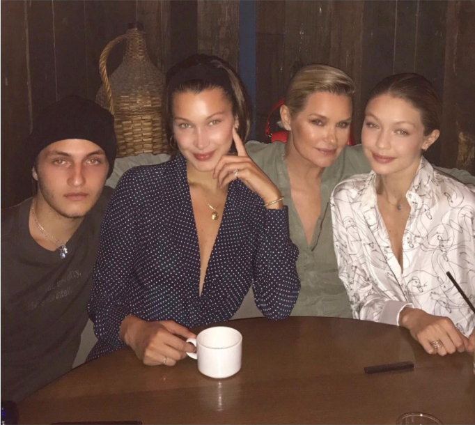 今夏防曬必備! Gigi Hadid 最新《私服穿搭》,展現「襯衫」4大趨勢穿法!