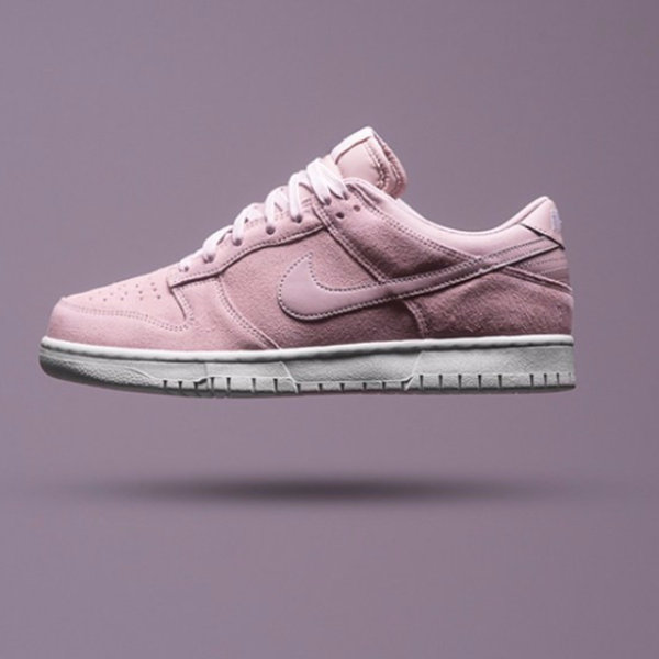 想買雙大熱的粉紅波鞋？你又多一個選擇：Nike 推出全新淡粉配色麂皮 Dunk Low！
