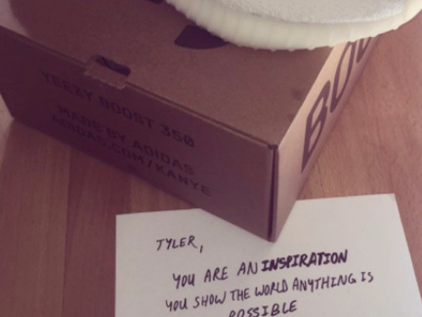 肯伊威斯特親自送上 Yeezy Boost 350 V2 給歌迷，並附上親手信！