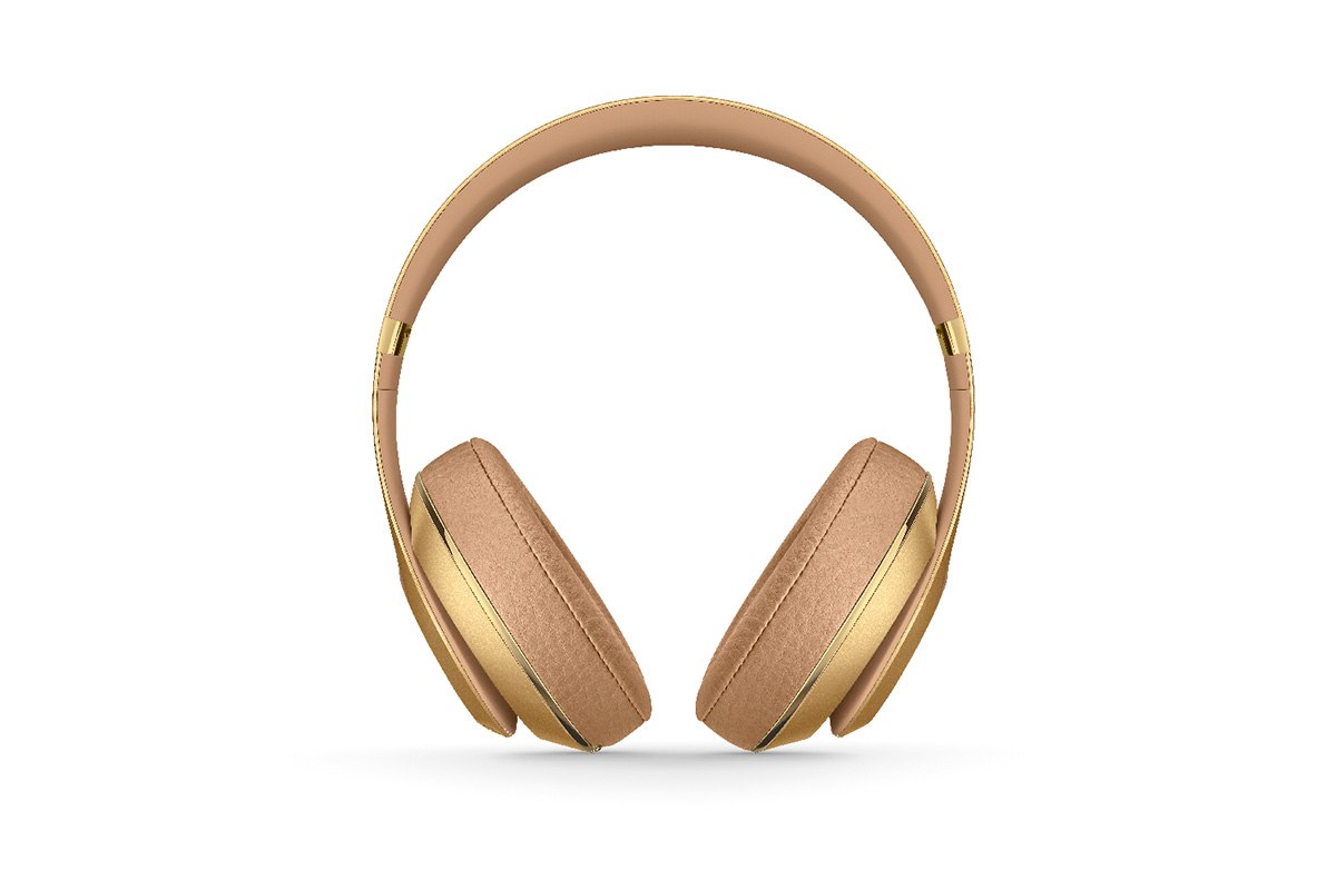Balmain X Beats By Dr. Dre 聯名耳機，卡達夏家族小妹 Kylie Jenner 性感代言