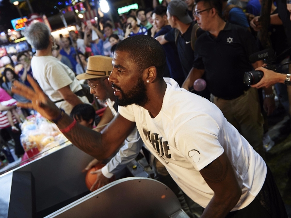 Kyrie Irving 體驗臺灣獨特文化！展現籃球與音樂才華 激勵年輕球員「這個我來」