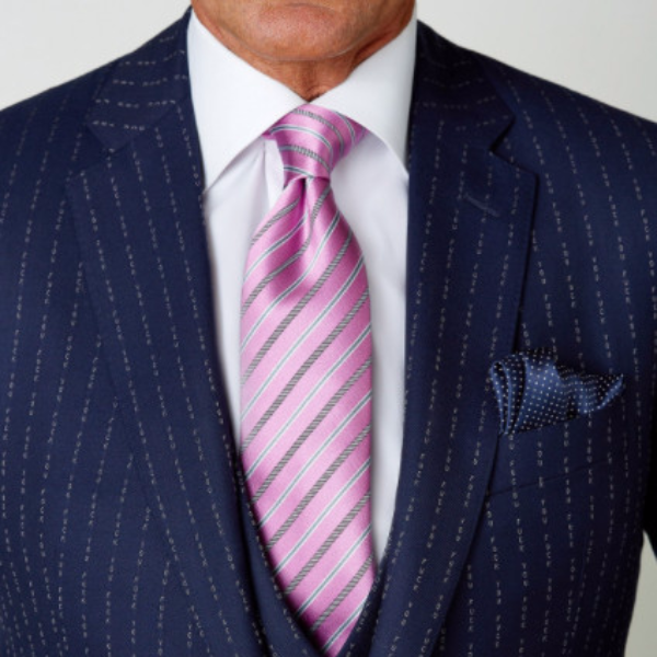 世紀之戰 Conor McGregor 的 FXXK 西裝已經可以買的到，限量發行！