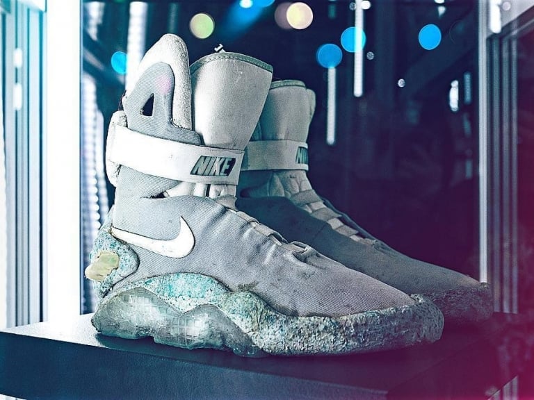 真正的 OG 在這裡！電影公司釋出《回到未來》McFly 著用骨灰級 NIKE MAG