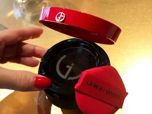 Giorgio Armani 最新日韓發布「補妝超威氣墊粉餅」！台灣發布「月份」悄悄釋出？