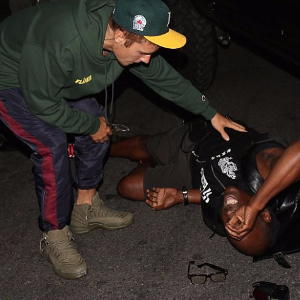 小賈貨卡撞上狗仔，腳上這雙鞋大家開始關注！