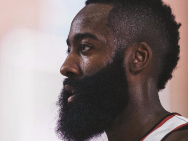 當 adidas 一哥參加其他品牌贊助球賽!Harden 這招讓網友直呼「你真內行」