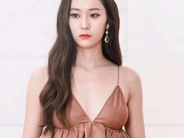 太驚人！《河伯的新娘》Krystal  女神泳池造型，居然連「泳裝」都要價不斐！