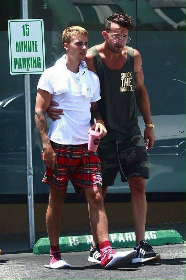 小賈斯汀被爆完全聽從牧師的話　形影不離「把他當作第二個爸爸」！