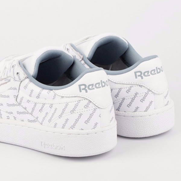 Reebok 推出滿滿 LOGO 印花球鞋，不讓 Nike 專美於前