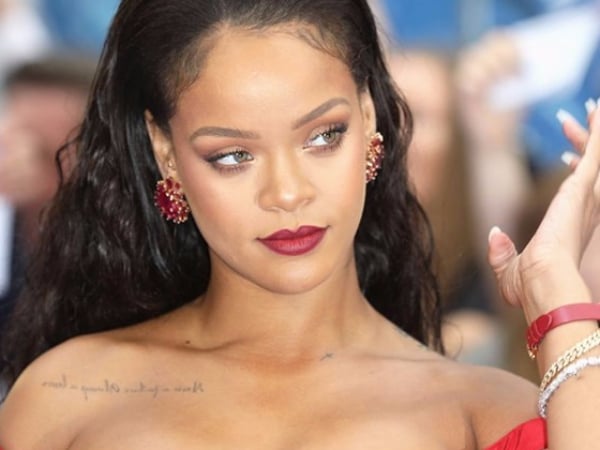 姐就是愛做自己！被網民嘲諷「太胖」，Rihanna 竟然留下 Comment 霸氣回敬！