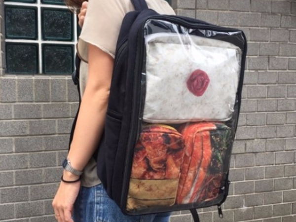 看起來就潮潮的？日本推出「便當背包」網路走紅　白飯跟配菜一應俱全！