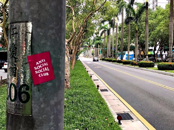 AntiSocialSocialClub 來台北仁愛路貼標籤！台灣會是下一個「國家旗幟」限定版？