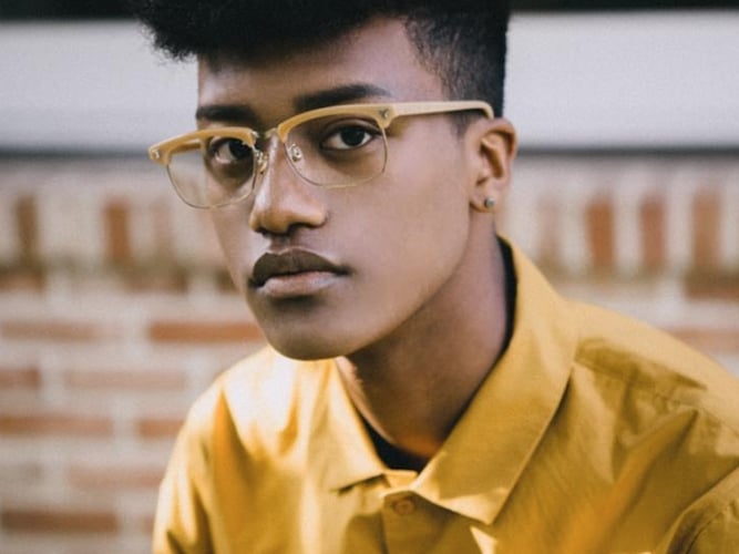 他是韓國人！16 歲「非裔超模」韓賢敏成時尚 ICON　首登「時裝週」爆紅引 BBC 邀約採訪！