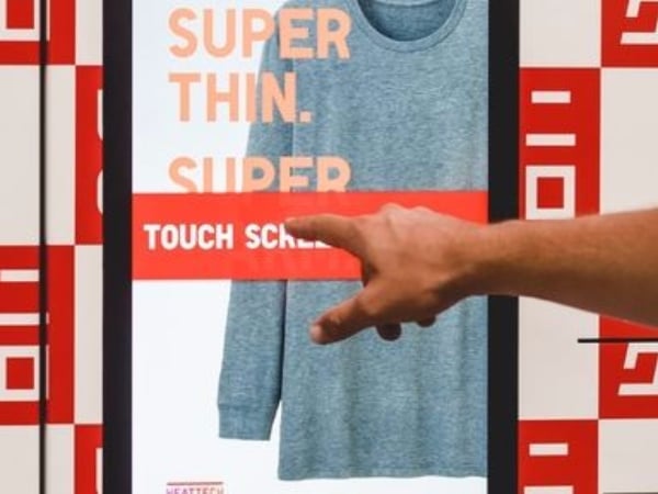 UNIQLO 搶先在美國攻佔自動販買機時尚市場！重新定義快速時尚！
