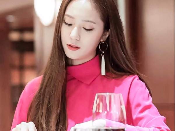 超美型！《河伯的新娘》 Krystal 最新「女神牛仔裝」登場，居然是潔西卡的設計！