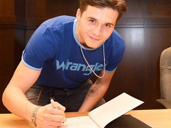 首本攝影集正式推出！Brooklyn Beckham 透露他最喜歡的拍攝對象是⋯⋯？