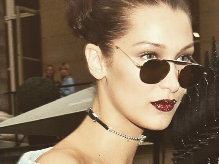 想做個帥氣女生?超模 Bella Hadid 竟「摔」了 Off-White 的招牌!