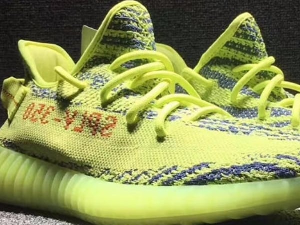 YEEZY BOOST 350 V2 全新「Semi Frozen Yellow」配色清晰諜照曝光