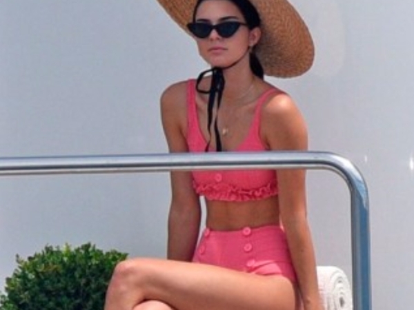 希臘公主和 Kendall Jenner 也熱捧的款式!這個夏天你不能沒有的時尚泳衣!